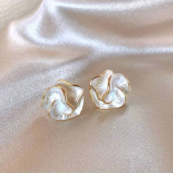 Enamel flower studs accented Earnings - Picture 1 of 3